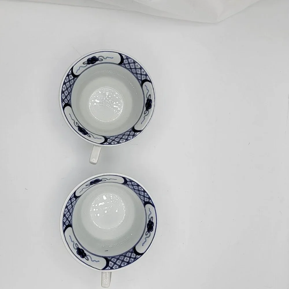 Vintage Wedgwood “Volendam” Cups – Set of 2 – Blue & Multicolor Dutch Folk Art - Picture 3 of 5
